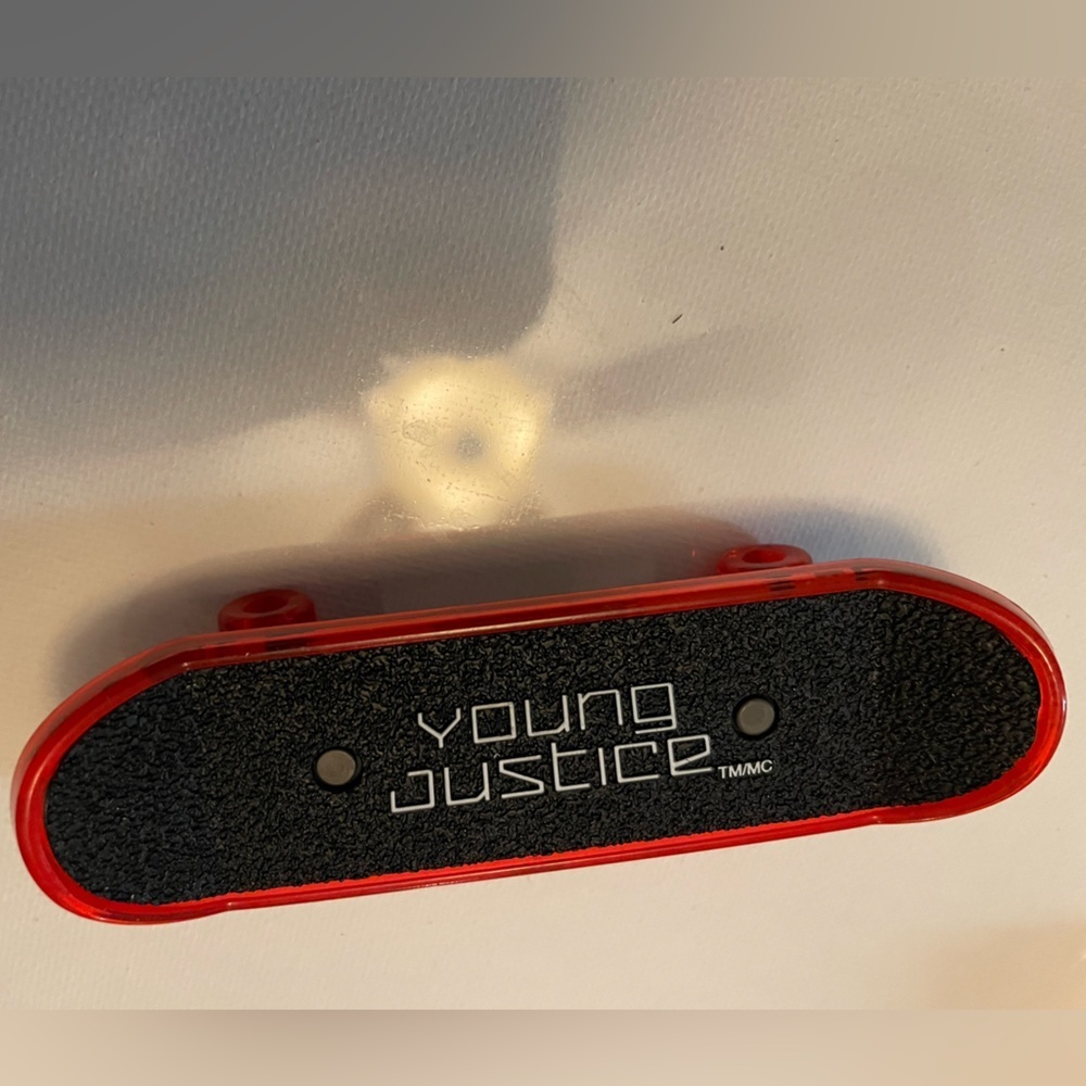 Dc comics Young Justice Mini Skateboard Keychain